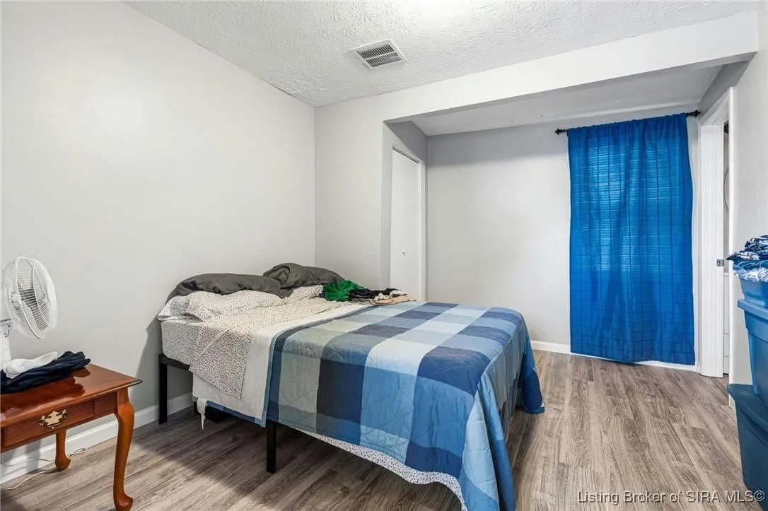 bedroom 2 - 531 E Chestnut St