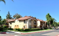 Building Photo - Great 1Bed/1Bath Home in Rancho San Diego ...