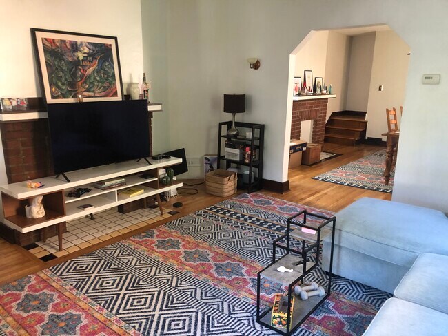 Building Photo - 828 N Euclid Ave