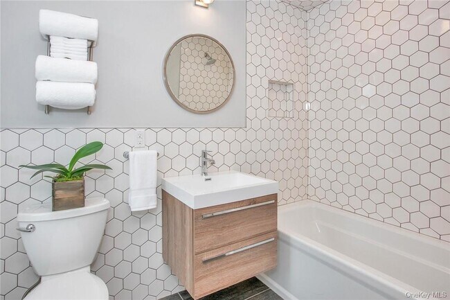 Building Photo - 237 Tomahawk St