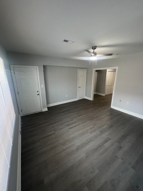 Building Photo - 1213 Raum St NE