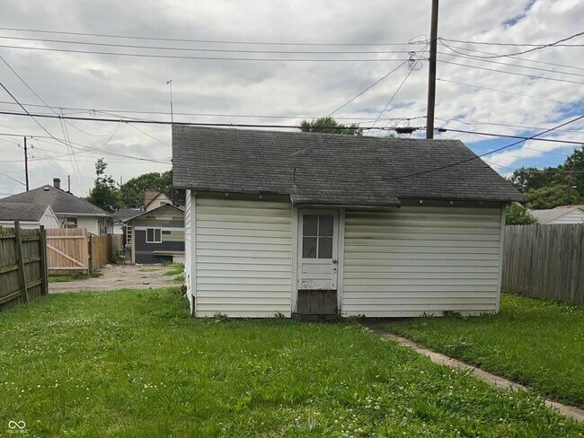 Building Photo - 1306 N Chester Ave