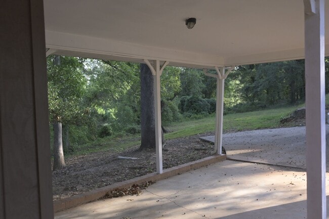 Building Photo - 2BR/2BA Home with Patio & Pet Friendly in ...