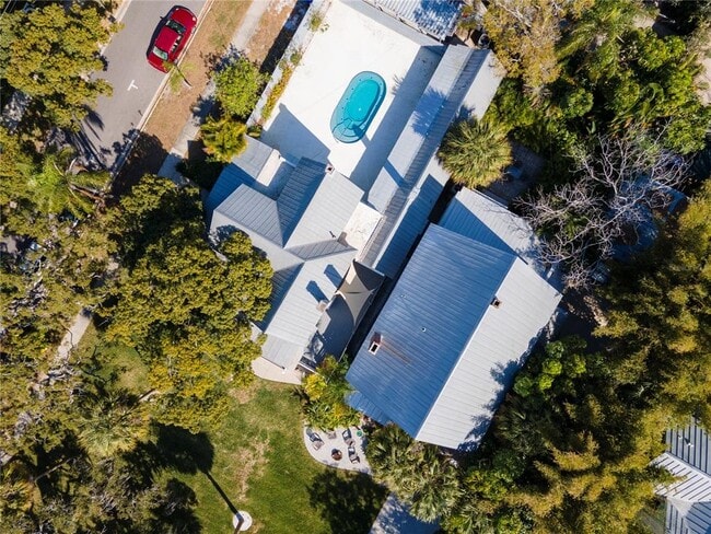 Building Photo - 835 Victoria Dr