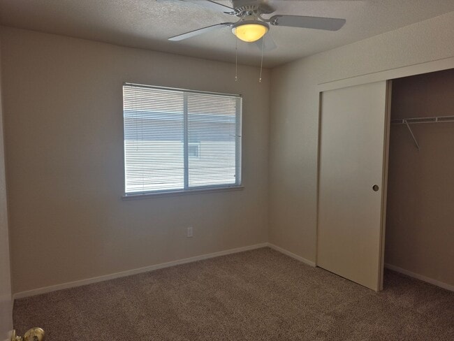 Building Photo - Adorable 3 bedroom 2.5 bath home