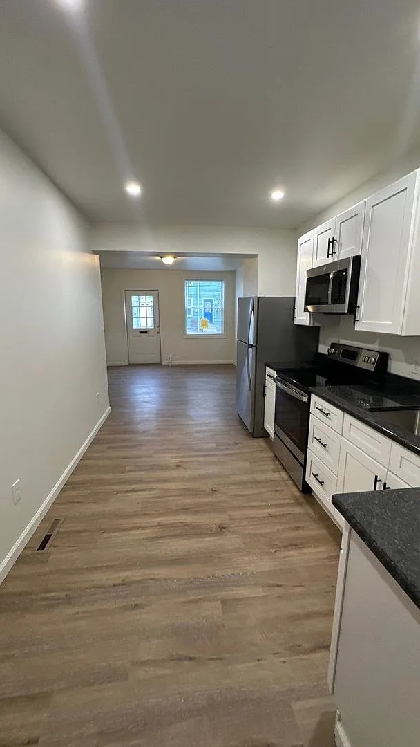 Building Photo - this beautifully updated three-bedroom, one-and-a-half-bath home in Columbia