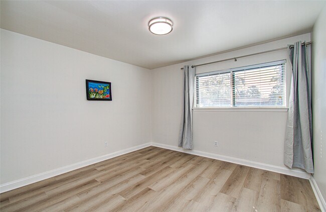 Building Photo - 5926 Ettrick Dr