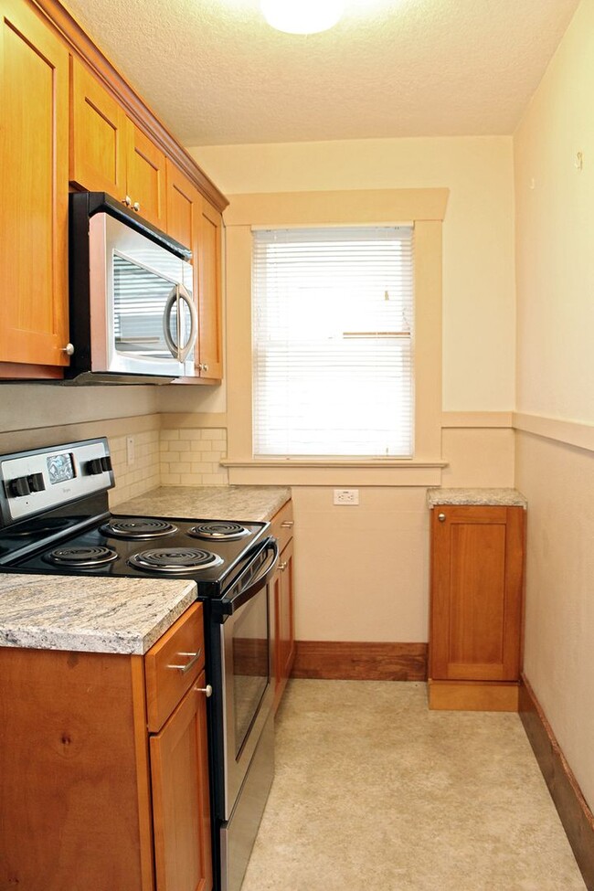 Building Photo - RENT SPECIAL - $500 off! Charming 1 Bed + ...