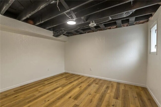 Building Photo - 802 SW Walnut St