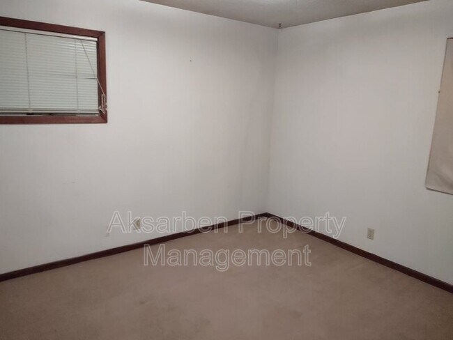 Building Photo - 311 E Spruce St