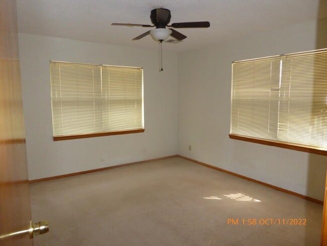 Building Photo - 2709 NW Marion Ave