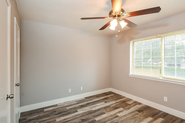 Building Photo - 641 Powder Springs St