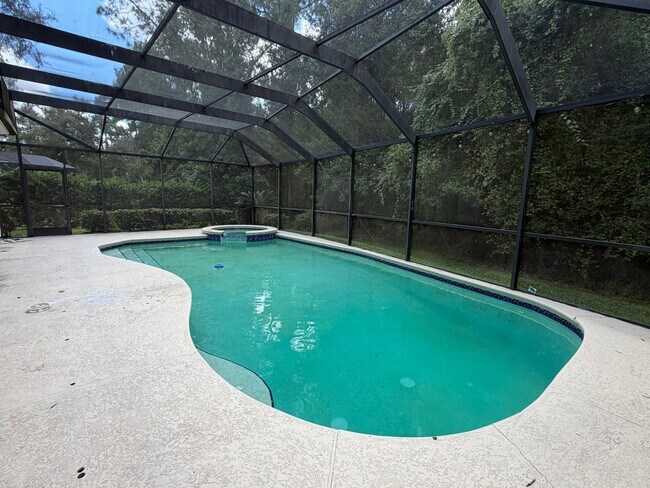 Building Photo - 7662 Wexford Club Dr W