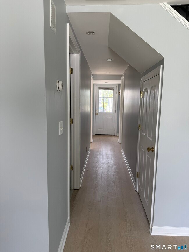 Building Photo - 284 Linwood Ave