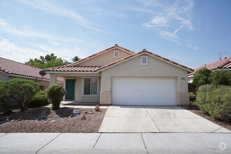 Building Photo - Beautiful Single Story 3 Bed 2 Bath Home i...