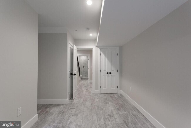 Building Photo - 2722 Latona St