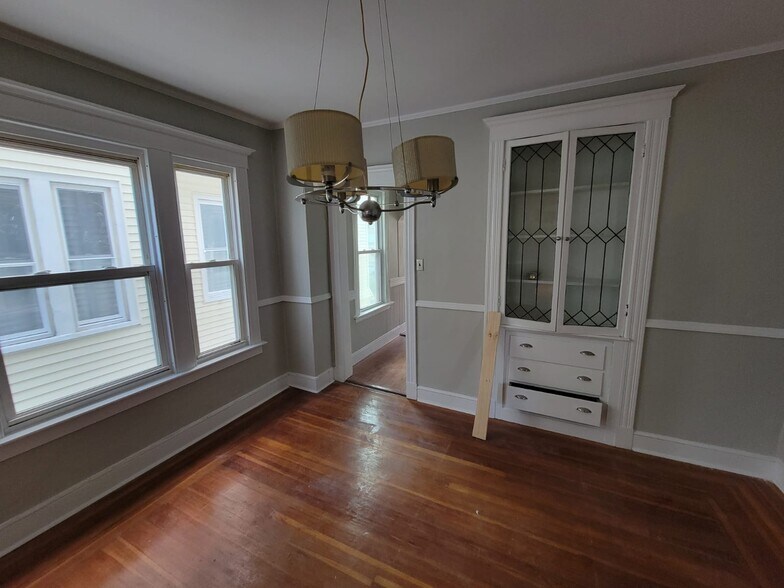 Building Photo - 504 Winthrop Ave