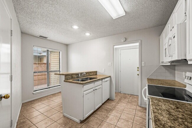 Building Photo - 534 N Fulton Ave