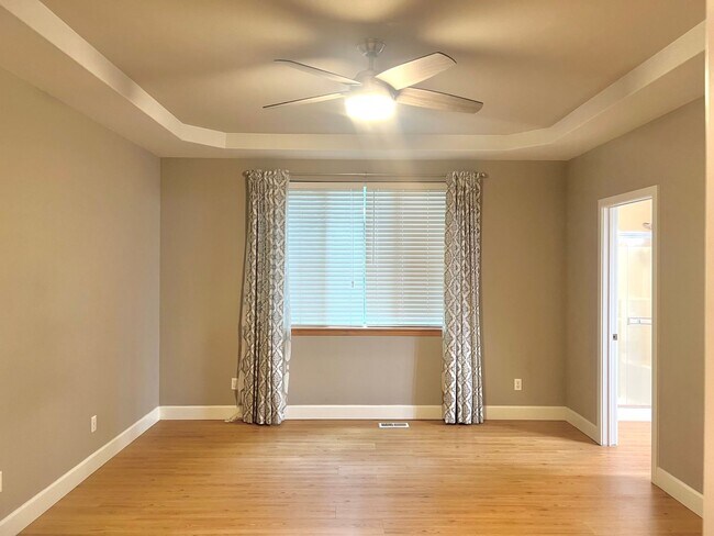 Building Photo - Must See! Beautiful 3bd/ + Bonus Rm/2.5 bath/ Primary Bed on Main/ /Heat Pump/Updated Features