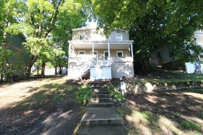 Primary Photo - 42 Ulster Ave
