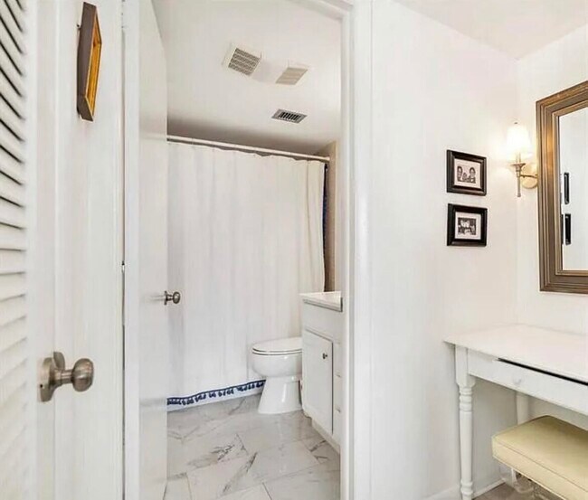 Building Photo - 3800 Washington Rd