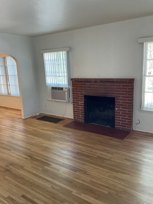 Building Photo - 2 Bedroom 1.75 Bathroom in Riverside