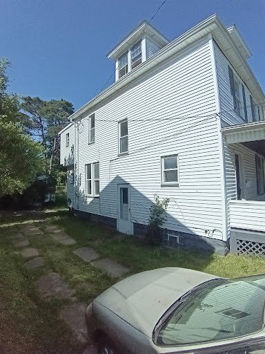 Building Photo - 305 E Leasure Ave