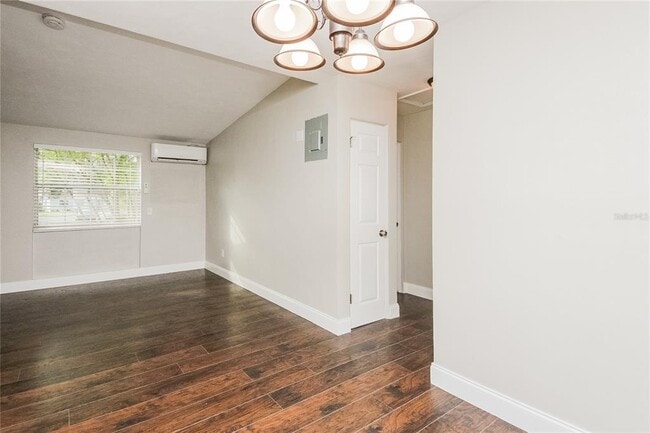 Building Photo - 214 Poinciana Cir