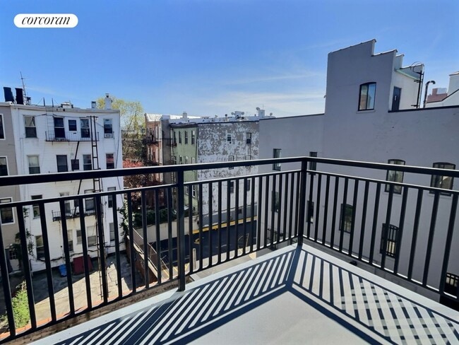 Building Photo - 738 Grand St