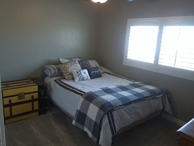 Building Photo - Spacious 4 bedroom 2 bath Double wide Available short term or long term