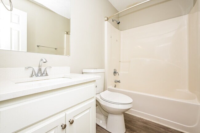 Building Photo - 100 Princeton Ct