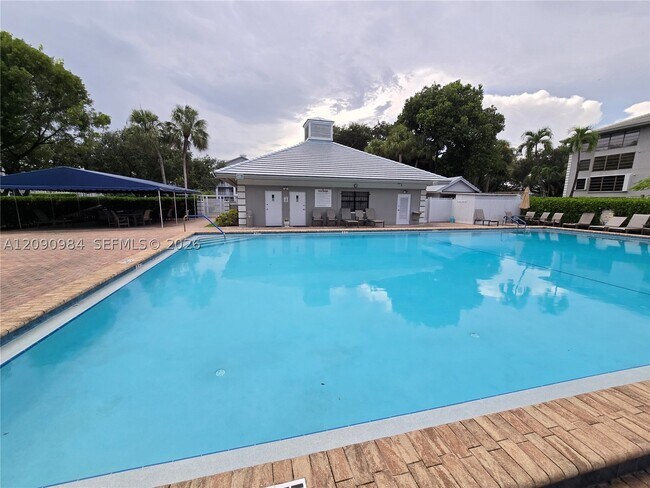 Building Photo - 1526 Whitehall Dr