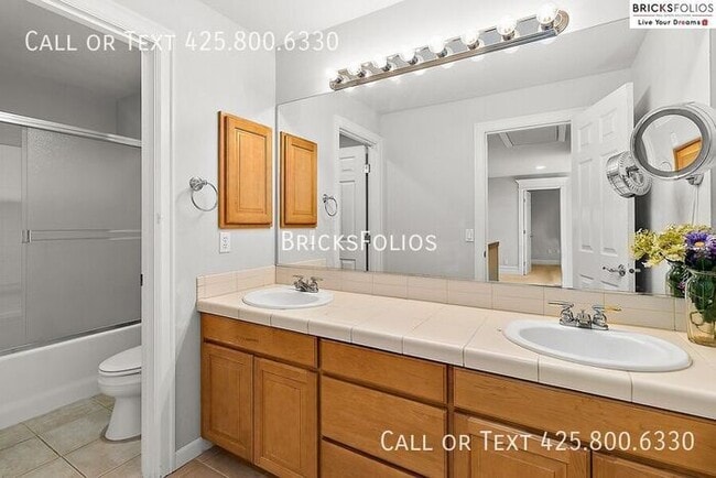 Building Photo - Luxurious 4-bedroom home in Sammamish with...