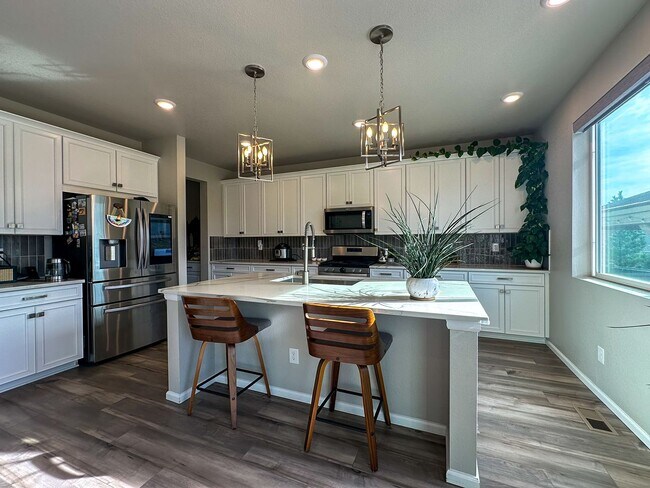 Building Photo - Almost Brand New Meadowlark 4bd 3.5ba home