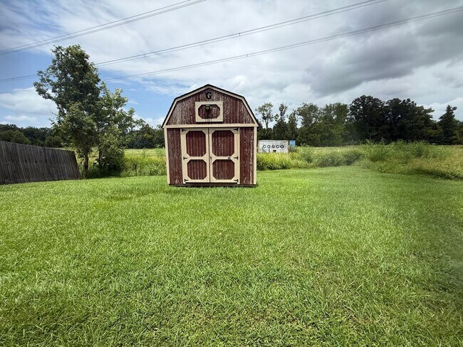 Building Photo - 908 Lakehaven Dr