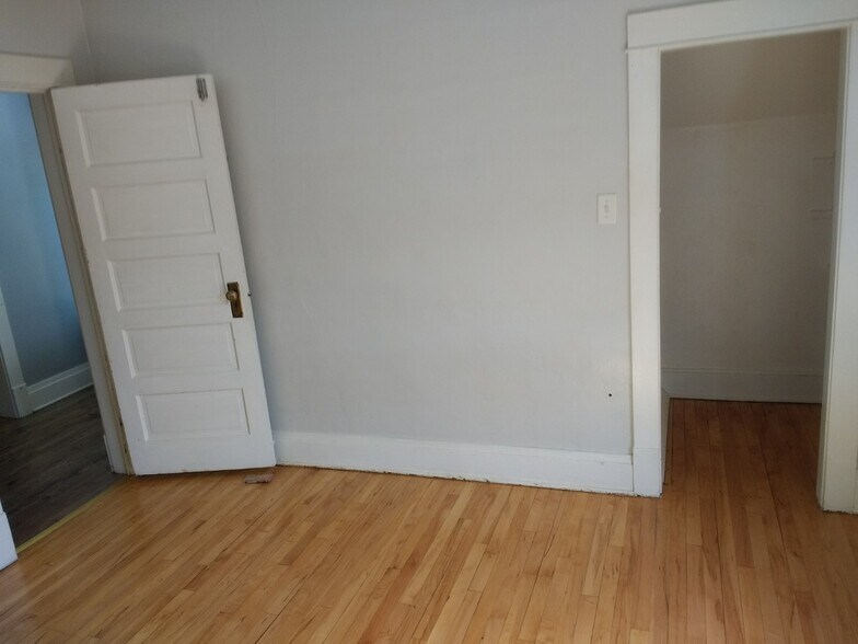 Building Photo - 320 Platt St