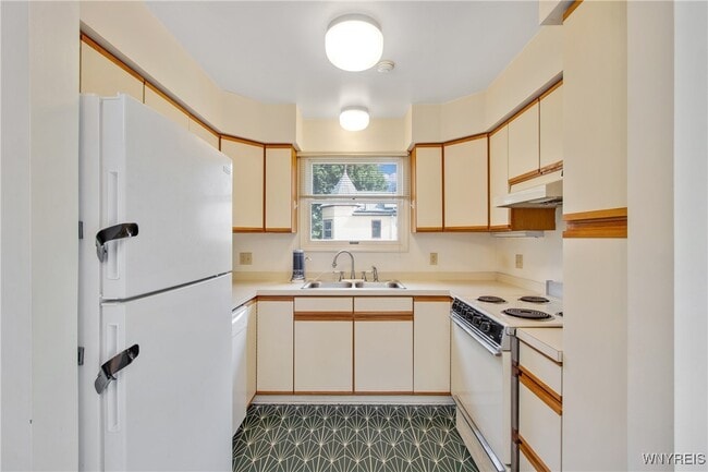 Building Photo - 433 Linwood Ave