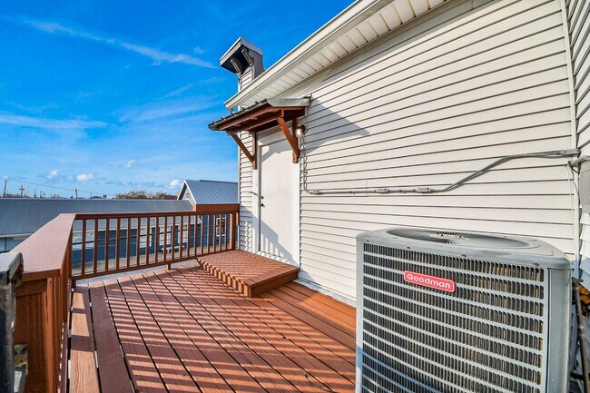 Building Photo - 223 W Main St