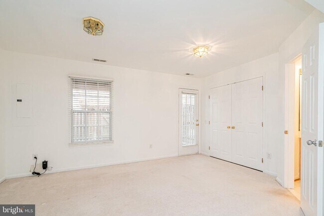 Building Photo - 2507 James Maury Dr