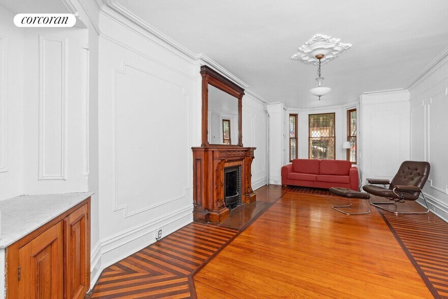 Primary Photo - 131 1/2 Noble St