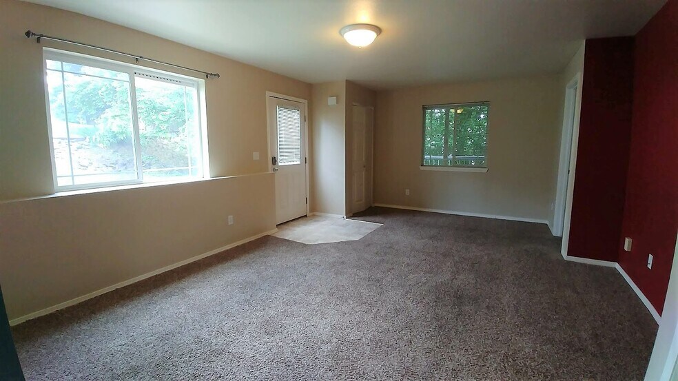 Building Photo - 530 SW Winter Cir