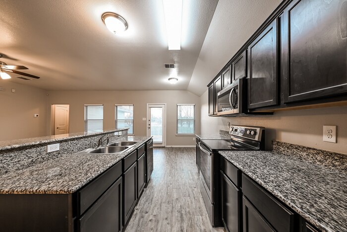Building Photo - 936 Haley Dr
