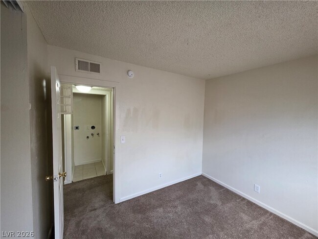 Building Photo - 6681 Bubbling Brook Dr