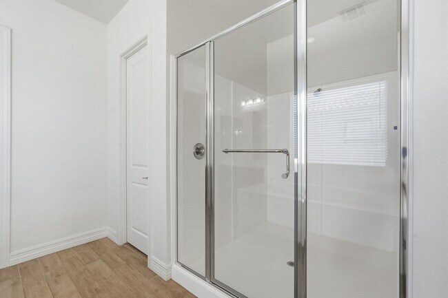 Building Photo - Gated Community Amazing ameneties