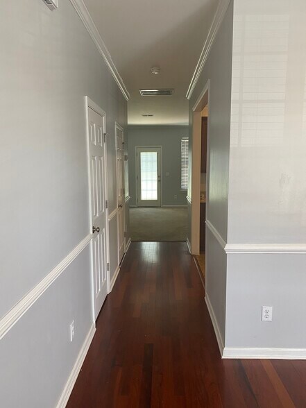 Building Photo - 107 Hemingway Cir