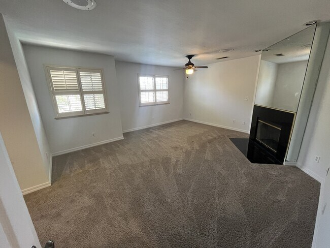 Building Photo - 511 Bluff Dr
