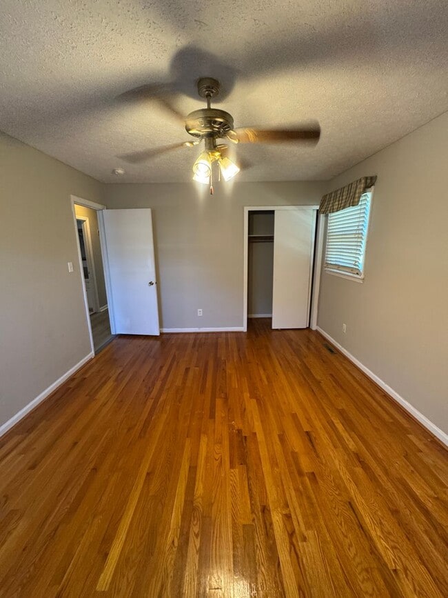 Building Photo - 1696 Crestland Dr