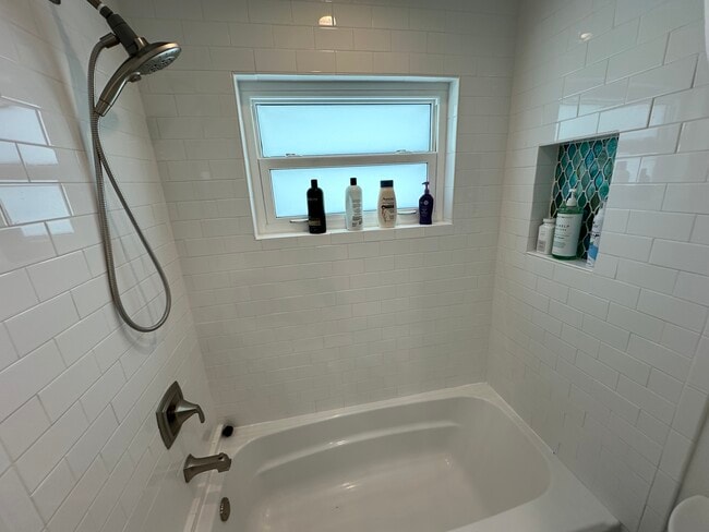 Building Photo - 408 Penguin Dr