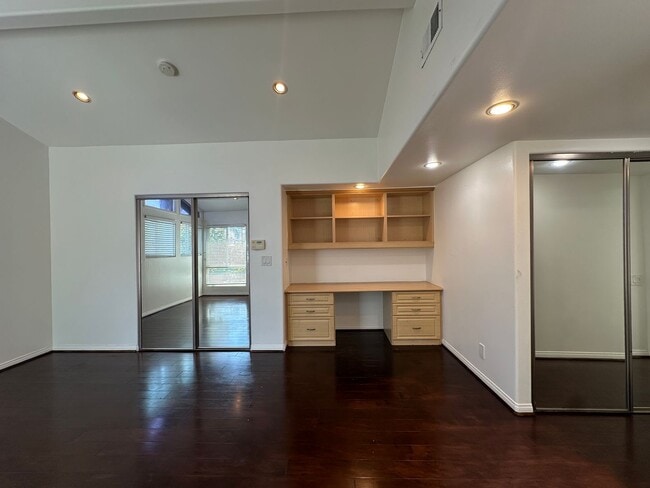 Building Photo - Huntington Beach Home