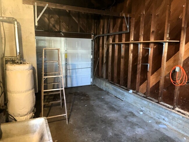 Building Photo - 809 Humboldt St